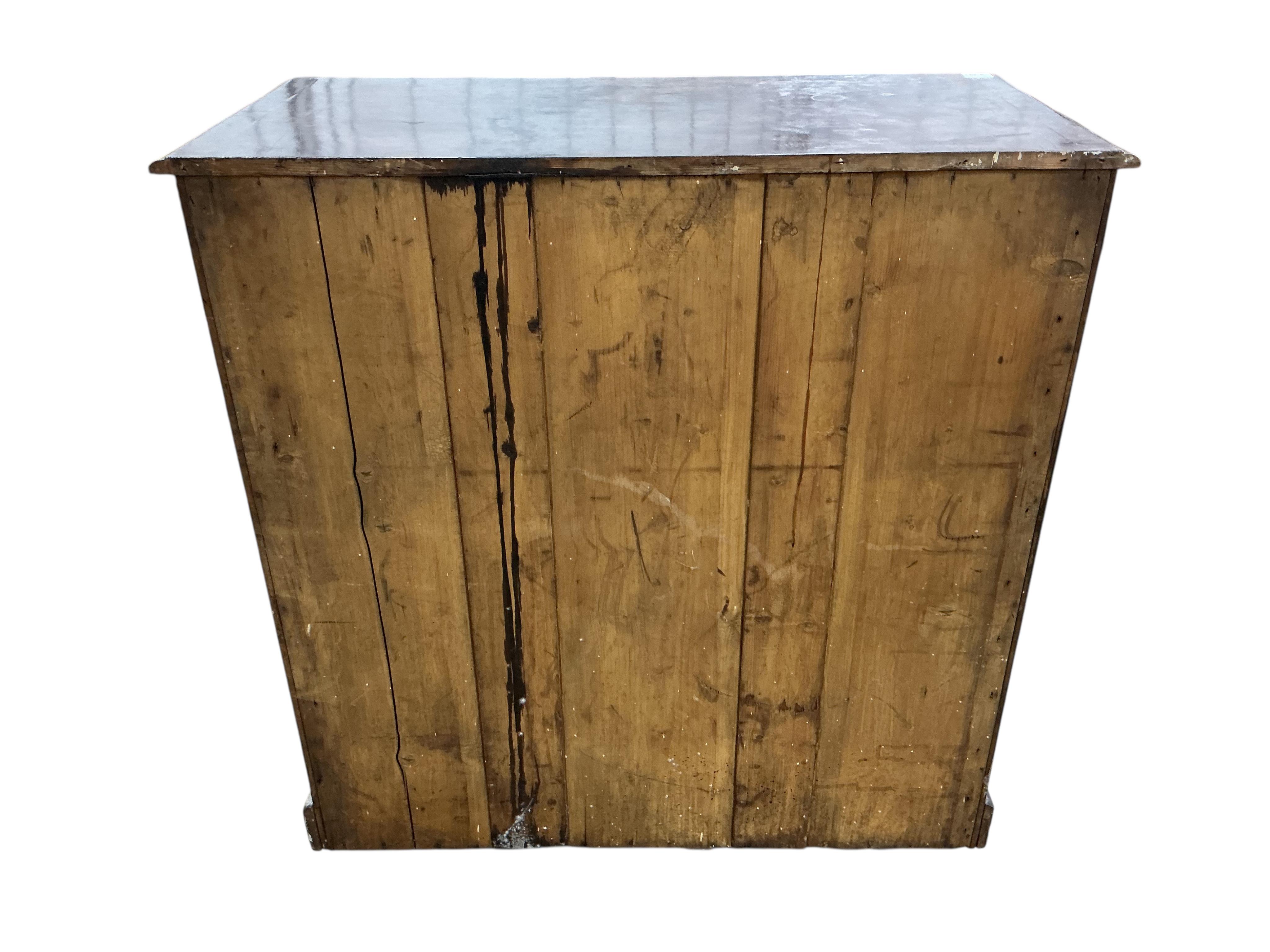 A George IV mahogany chest of drawers, width 107cm, depth 52cm, height 112cm